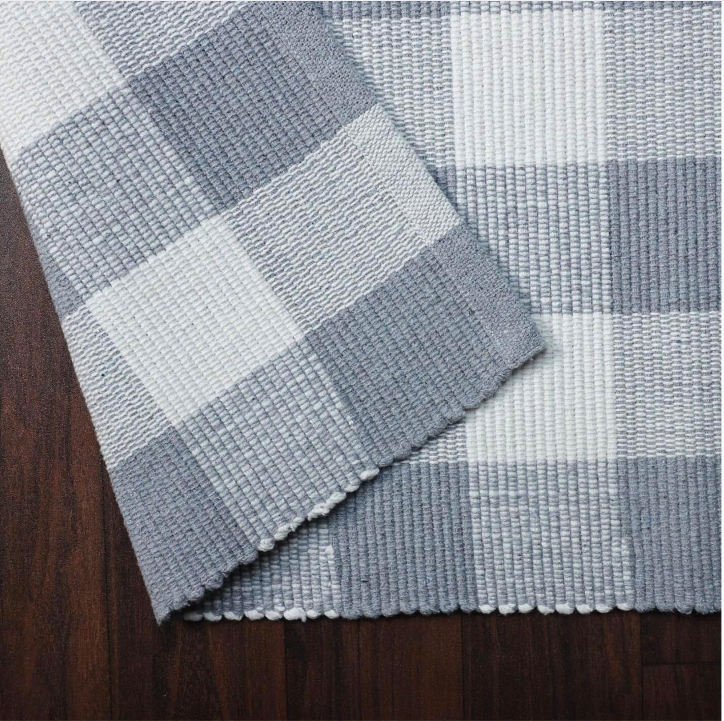 Plaid Cabin Charm - Machine Washable Area Rug