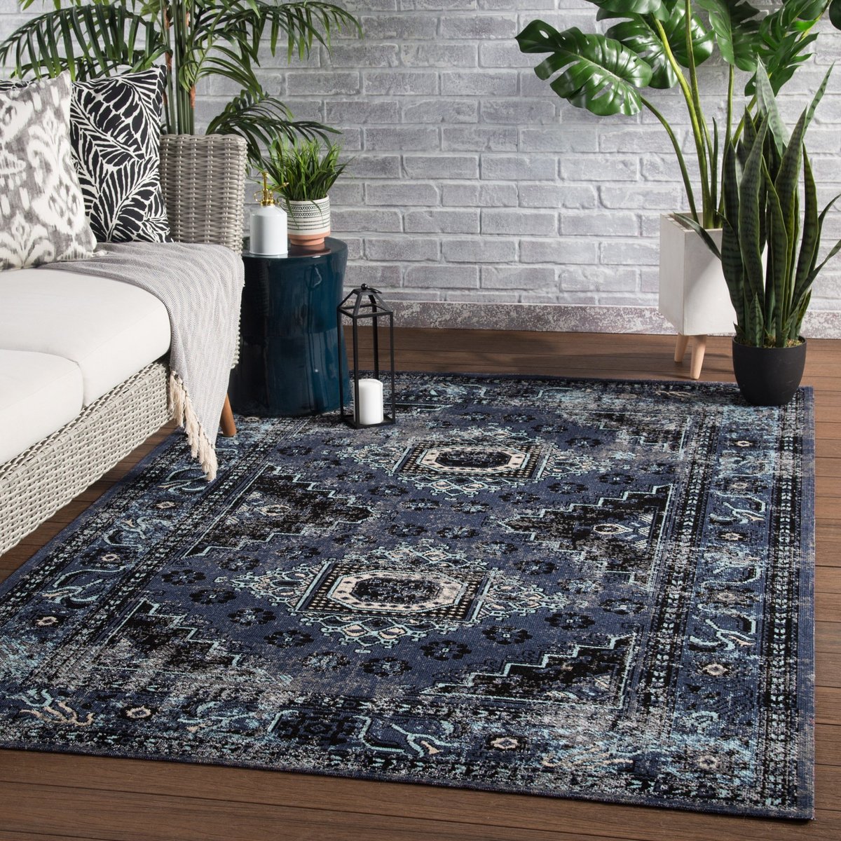 Midnight Textile Indoor/Outdoor Blue/Gray Runner Rug