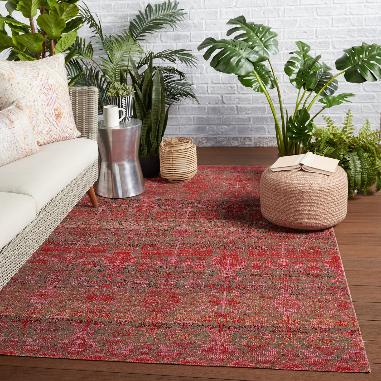 Garden Serenity Indoor/ Outdoor Trellis Fuscia Pink and Red/ Taupe Area Rug