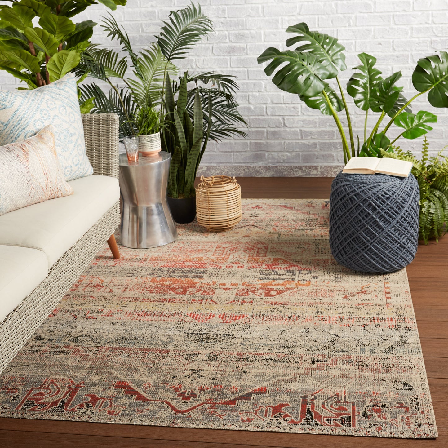 Mystic Seraphina Indoor/ Outdoor Medallion Multicolor/ Beige Area Rug